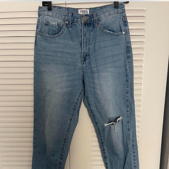 Jeans with rip on the back - Picture 2 of 4